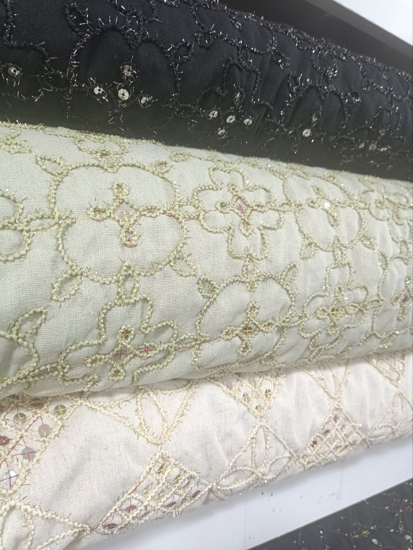 پارچه سوزندوزی
